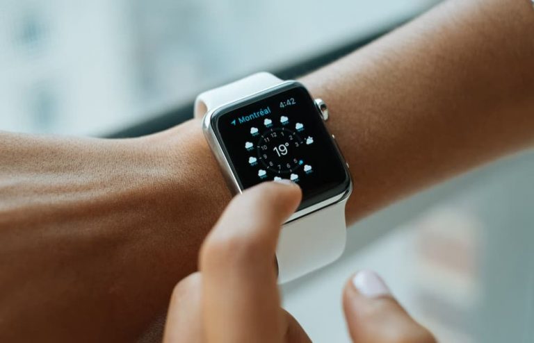 How a Smartwatch Can Ease Your Life